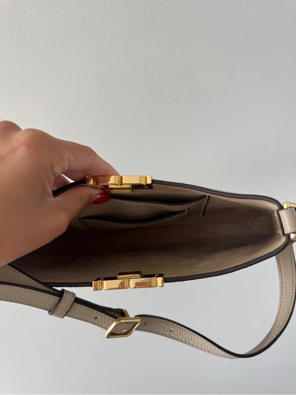 TORY BURCH Eleanor Soft Slim Shoulder Bag in Light Stone